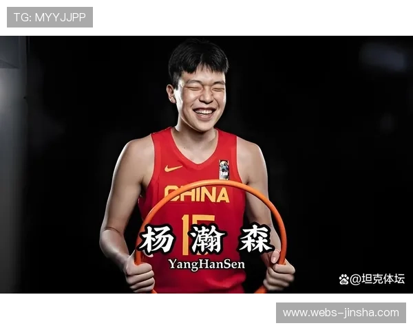 解说员评杨瀚森战术定位：质疑其蹲底角三分战术效果